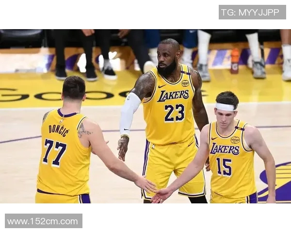 精彩对决回顾鹈鹕与湖人激战全场录像分析与精彩瞬间重温